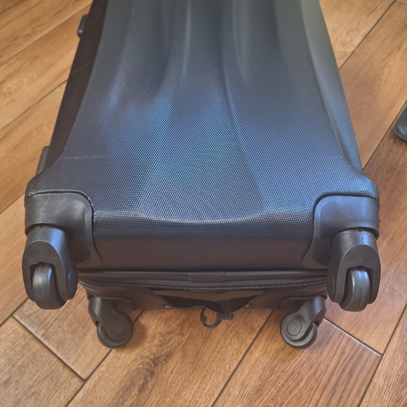 Suitcase - Picture 5 of 6